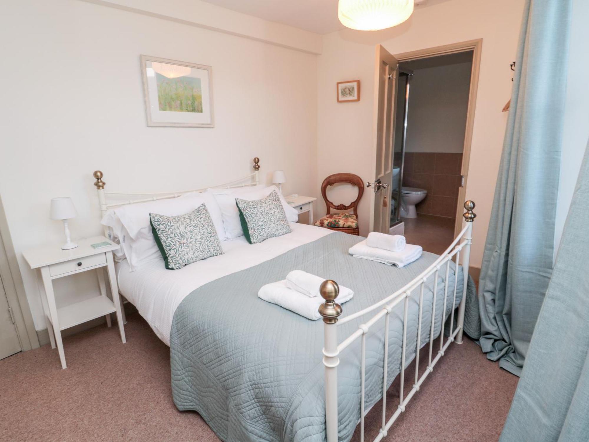 Upper Oakwood Apartment *