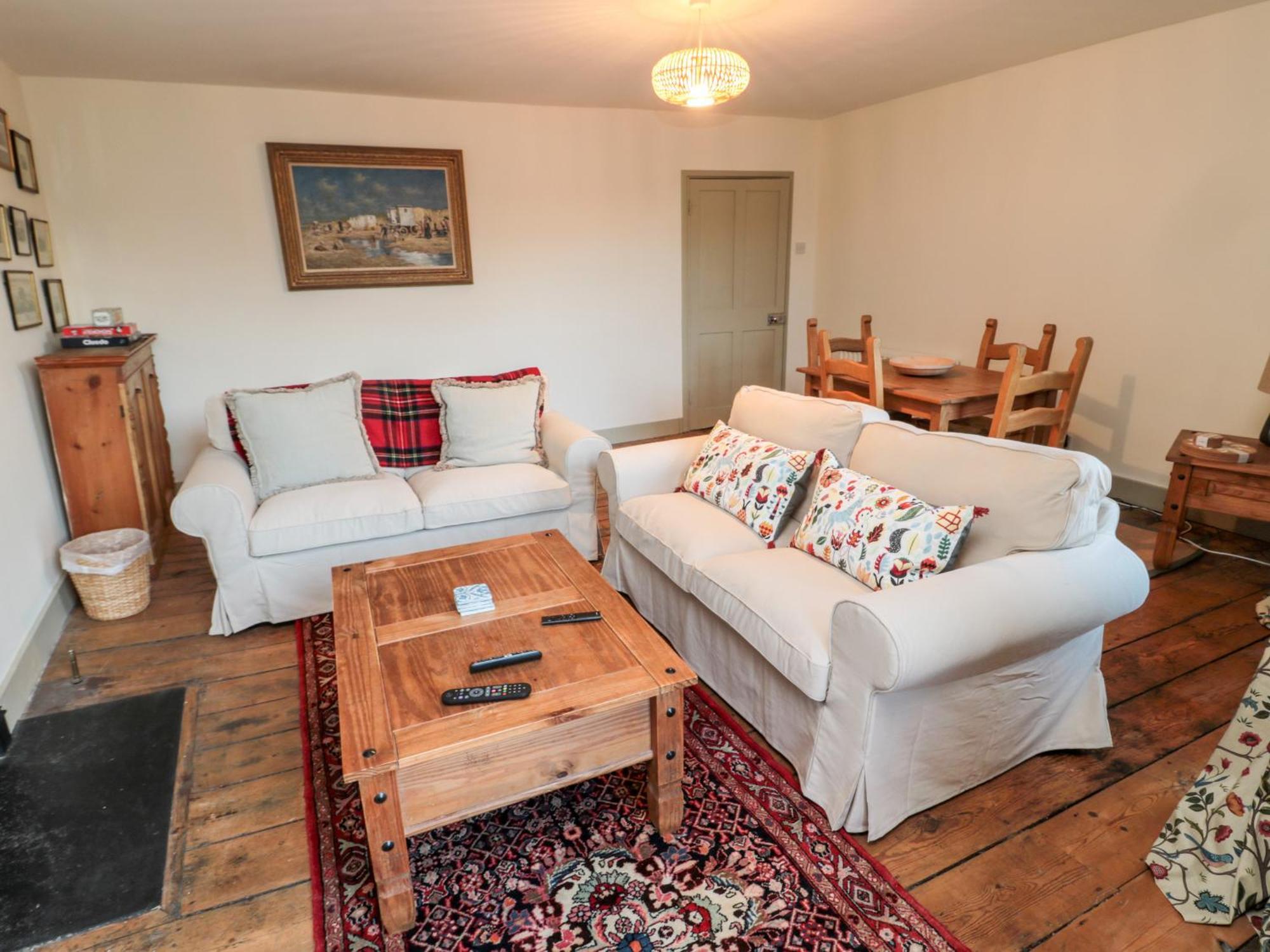 Upper Oakwood Apartment *